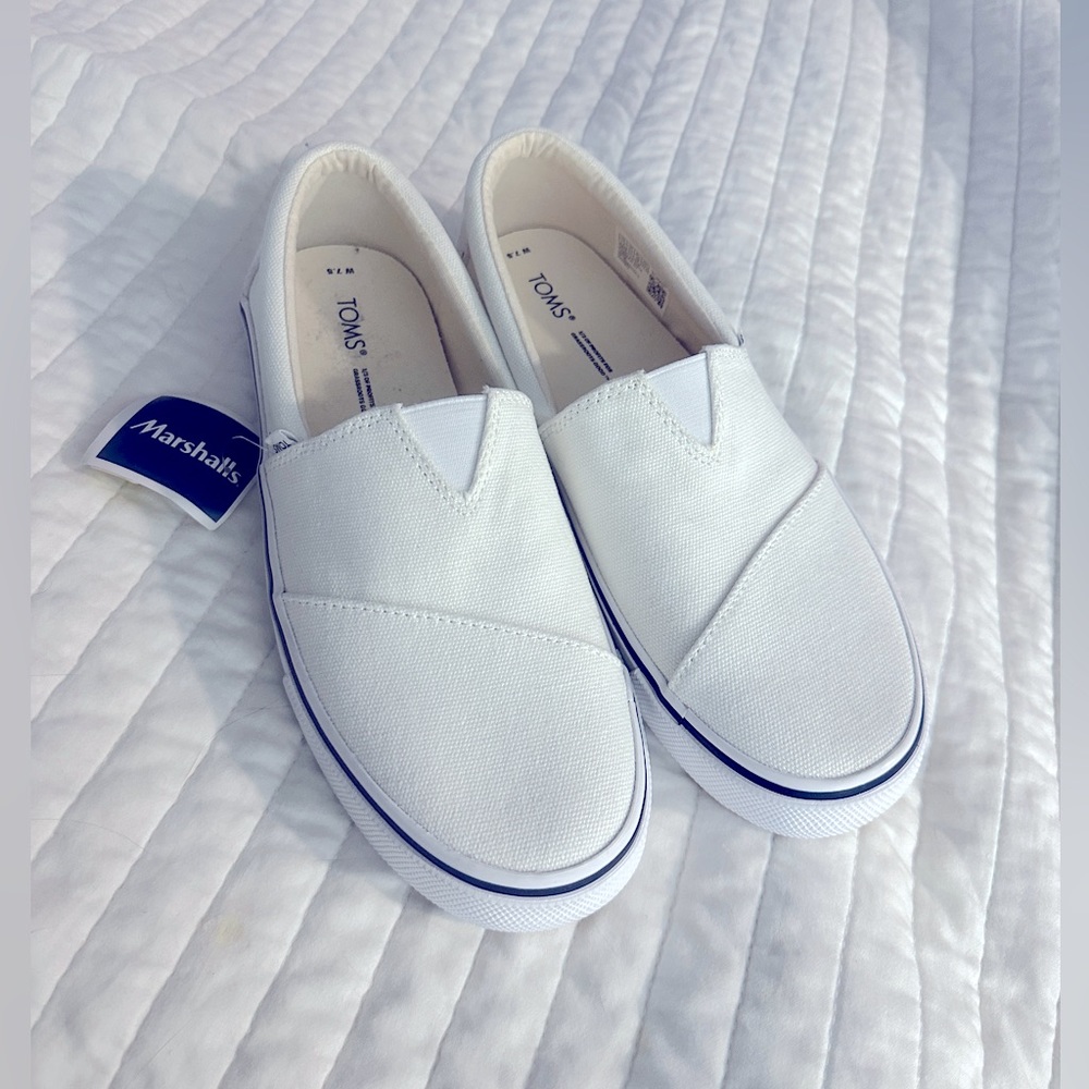 brand new TOMS 7.5